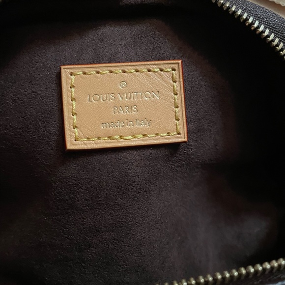 ❌SOLD OUT❌Louis Vuitton Monogram Mini Bumbag - Picture 8 of 10